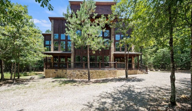 Bigger IS Better! Spacious 5 BR Hideaway