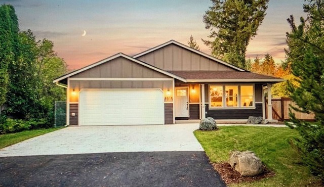 Bigger than it looks! Newer 3 bedroom & 2 bath Rambler @ nature & conveniences