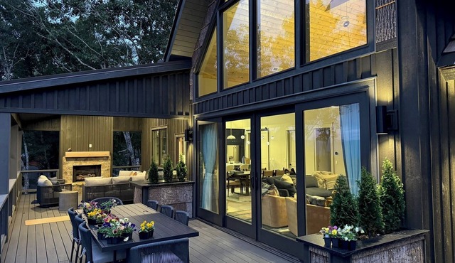 Biggie's Retreat: Gorgeous Double-Decked Mtn Views w Gas Fireplace | Chinquapin