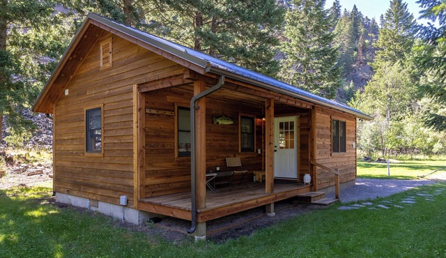 Bighorn Cabin #1 - Have breakfast with Bighorn Sheep!