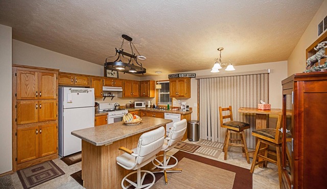 Bighorn River fly fishing - Lake bass fishing - Waterfowling - Sleeps 2 - 8