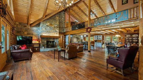 Bigwood Cabin Near Camelback Skiing Hot Tub Game Room Firepit Yard