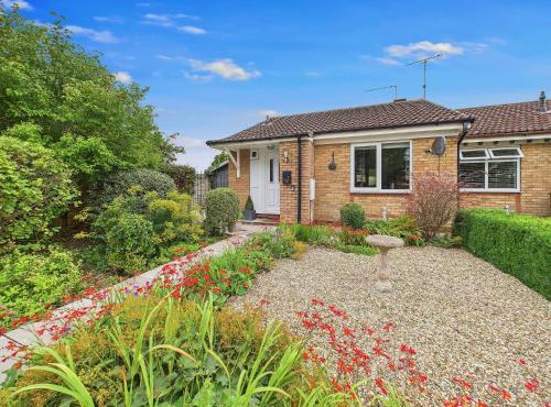 Bijou Abode- bungalow- free private parking and secure cabin