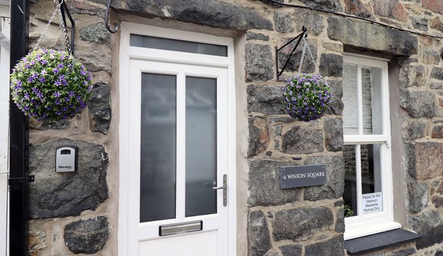 Bijou House Perfect for 2 people, no pets.