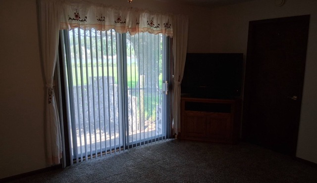 Bike, Fish, Relax 3 BR Lakefront Ranch House