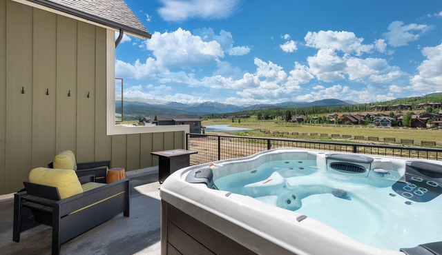 Bike-Friendly Mountain Retreat with Stunning Views