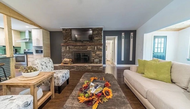 Bike, Hike & Lake @Bleu- Little Sugar- Pet friendly, 2BR 2.5 Bath house