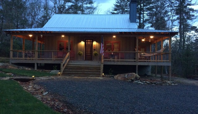 Bike,hike trails in minutes. New, rustic cabin near Brevard, DuPont,Pisgah nn