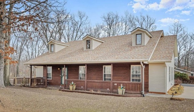 Bike -Lovers & Pets Welcome! Modern Home by Bamboozled Trail