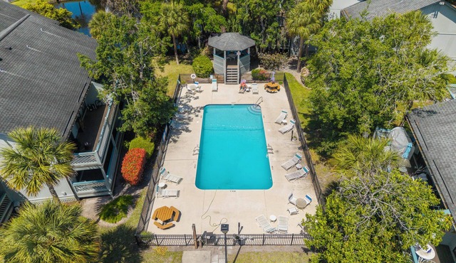 Bike to Beach & Island, Walk to Redfern Village - 3BR Condo + Pool