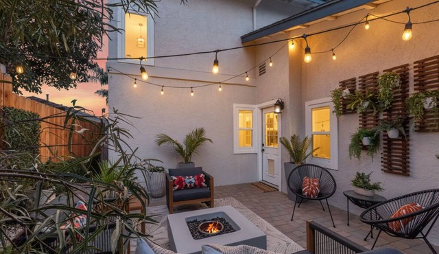 Bikes, beach gear, private yard + walk to sand — your OB surf & chill escape awaits.