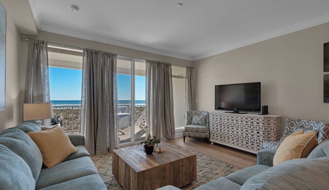 Bikini Bottom | 🌊 Gulf-Front Townhome + Pool + Garage + Pet Friendly 🐾