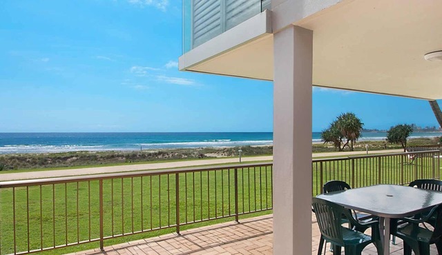 Bilinga Beach 4 - Absolute Beachfront