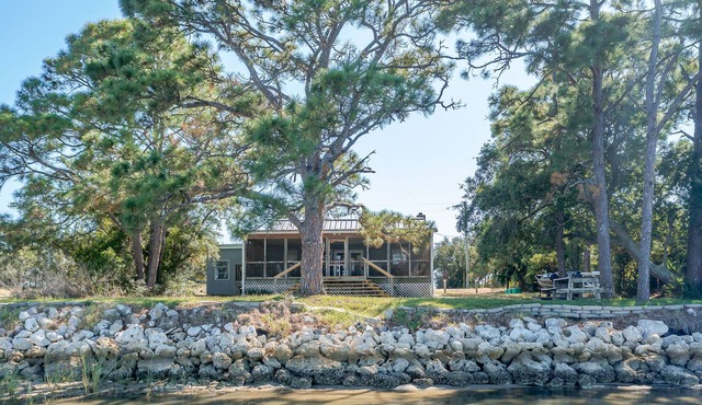 Bill's Bay Breeze-Beautiful Alligator Point Home