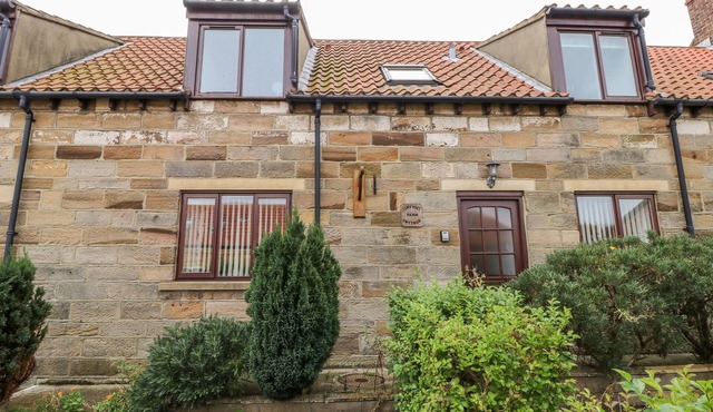 BILL'S HOUSE, pet friendly, with a garden in Whitby