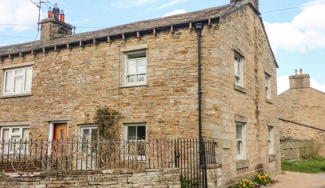 BILL'S PLACE, luxury holiday cottage, with open fire in Bainbridge