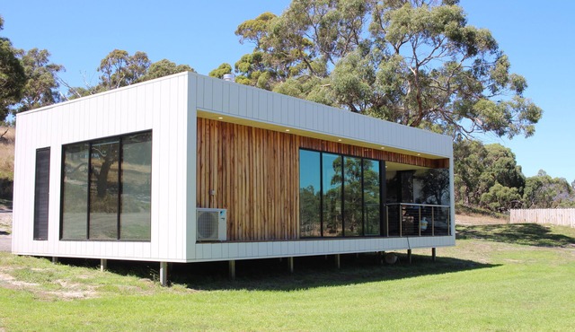 Billabong Luxury Retreat at Softfoot Alpaca Farm in Victor Harbor