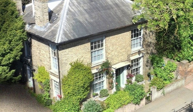 Billericay Georgian House, Sleeps 6 - Pet Friendly