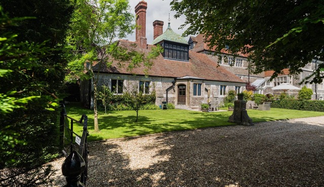 Billiard House Rousdon, 350 acres, private beach - winter discounts !