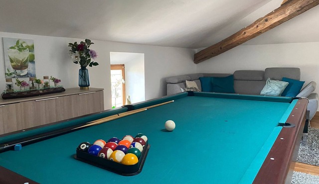 Billiards Lounge loft with Billiards & Netflix by BoookingFuté