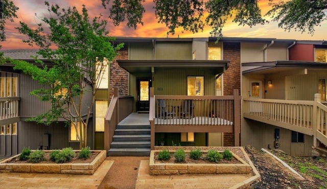 Billie Jean, Lake Travis - Sleeps 8 Lake Access