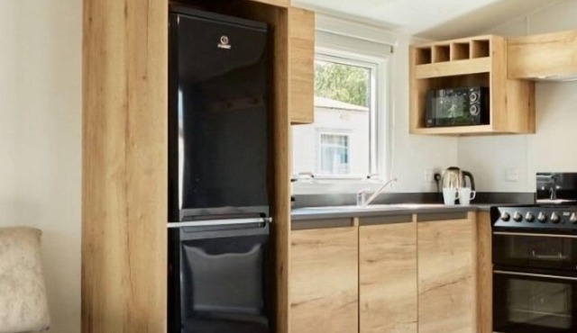 Billing Aquadrome Silver 3 Bed Caravan Pet KM155