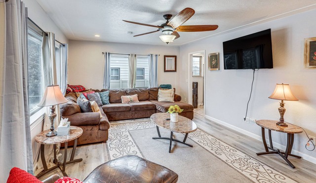 Billings Home w/Trampoline, Gas Grill & Fire Pit!