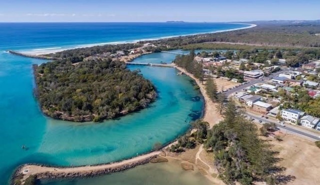 "Bills Place" @ Brunswick - House - Sleeps 8 - Walk to Beach, Creek & Main Town