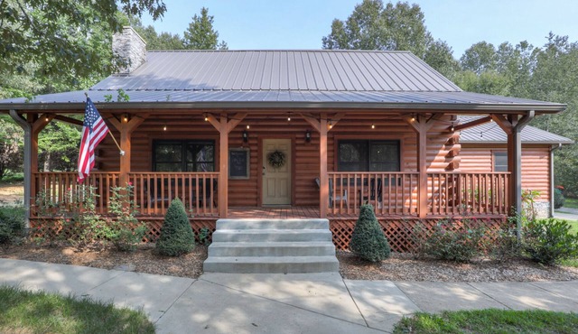 Billy Goat Hill Cabin - Romantic Cabana with Hot tub No Cleaning Fee or Chores