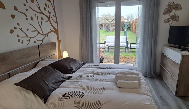 BILOBA guest room, bathroom WC and exterior