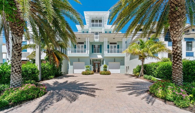 Biltmore Beach House | Luxury 5-Br Beachfront Pool & Spa House | Sleeps 10