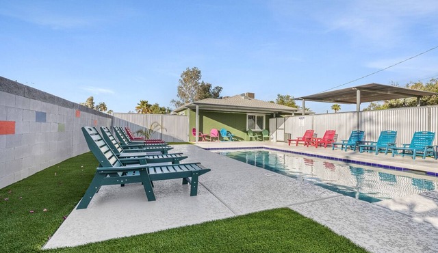 Biltmore Bungalows Triplex w/Heated Pool, Carports, 9 Smart TVs, W/D, Fast WiFi