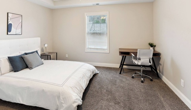 Biltmore Luxury 1513 #8 Townhomes l 2Bd 2 Bth