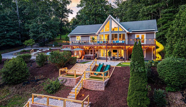 Biltmore Trip Base | 2 Hot Tubs + Pickleball + Speakeasy