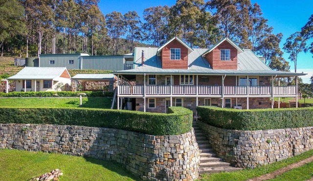 Bimbadeen Mountain Retreat - Mountainside retreat with panoramic views