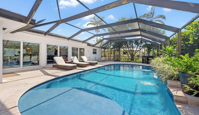 Bimini Breeze - Updated Island Retreat with Pool & Beach Access