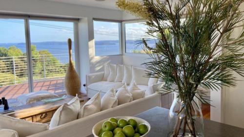 'Binalong House' by HolidayCo