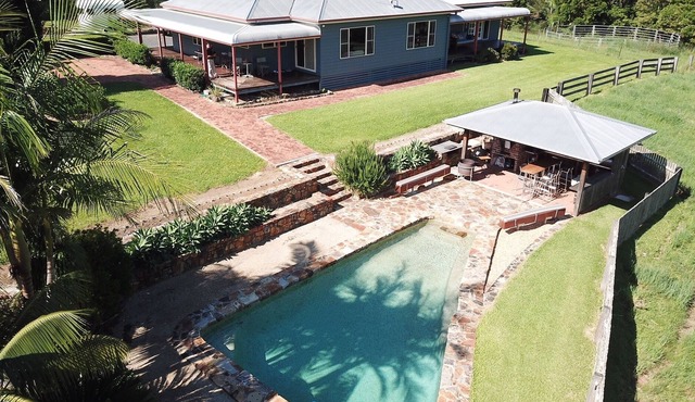 Bindarray, riverfront holiday house