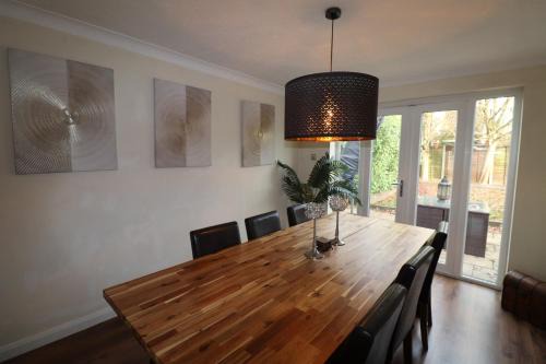 Binfield - Spacious Luxurious Four Bedroom House