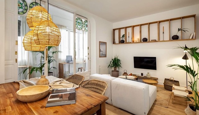 Bingin - 3 bedrooms and balcony in Eixample Dreta