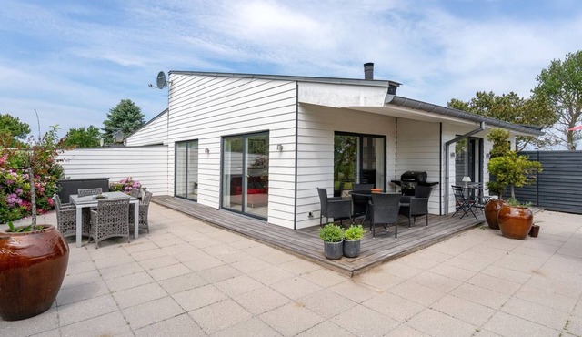 "Biorn" - 70m from the sea by Interhome