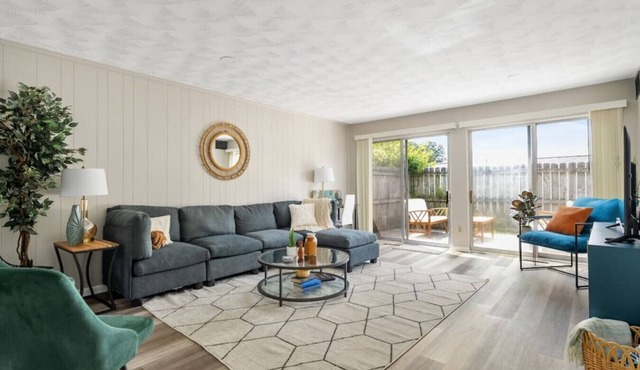 Birch and Oak - 2 BR, King Beds, Patio