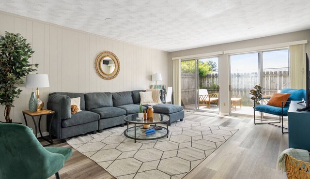Birch and Oak - 2 BR, One Story Apartment, King Beds, Private Patio