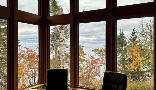 Birch Bluffs, modern eco friendly house, 5 minutes from Lutsen Mountain.