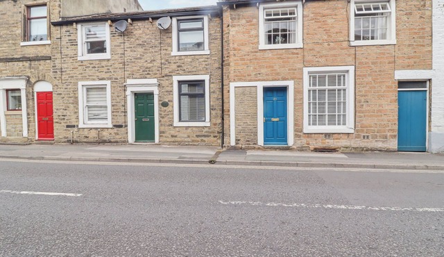 BIRCH COTTAGE, pet friendly, character holiday cottage in Skipton