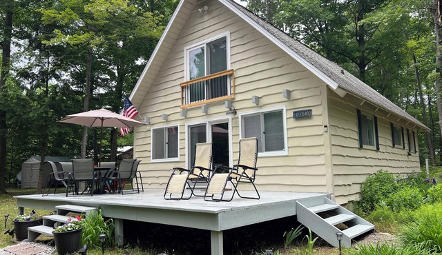 Birch Cottage - Wonderful location. Beach, Hike, & Shop! Pure Michigan getaway.