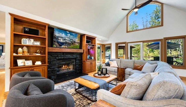 Birch Grove: 4 Bed, 3 Bath, Large Deck on 5 Acres