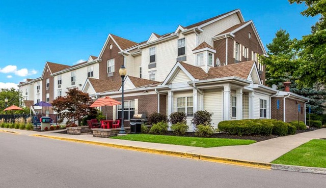 Birch Hills Suites - Blue Ash
