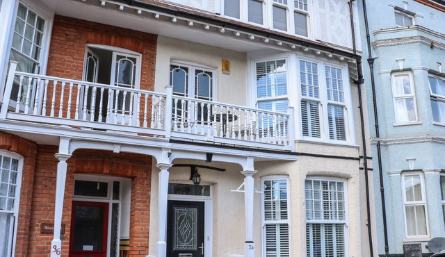 BIRCH HOUSE, family friendly, character holiday cottage in Cromer