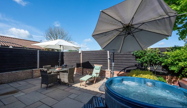 Birch Lodge - Two Bedroom House, Sleeps 4